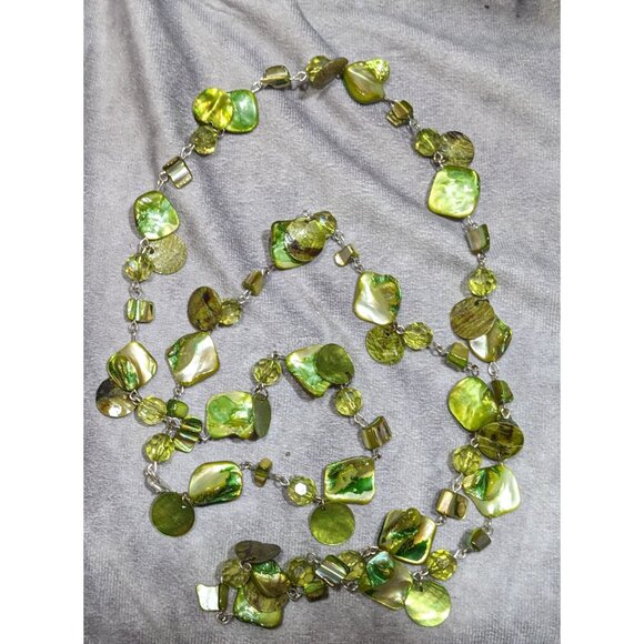 Whimsical Fairycore Glass And Shell Green Beaded Necklace - Picture 4 of 5